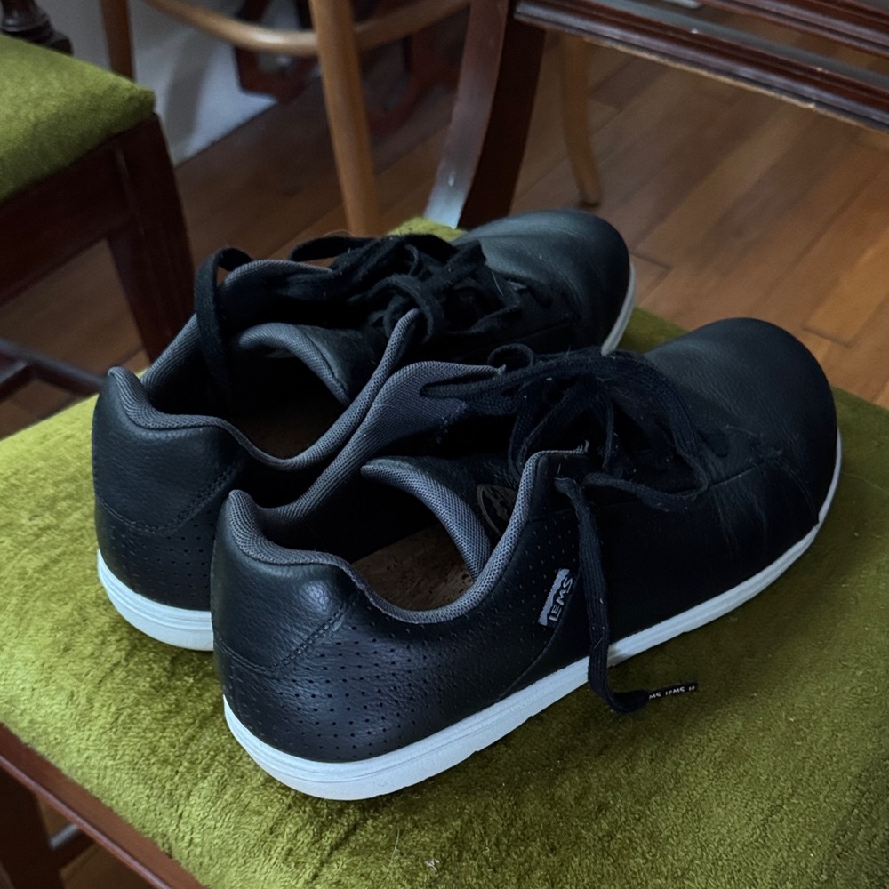 Classic Black Men's Sneakers